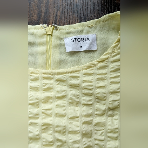 Storia Yellow Puffy Sleeve Seersucker Balloon Hem Dress - Picture 5 of 6